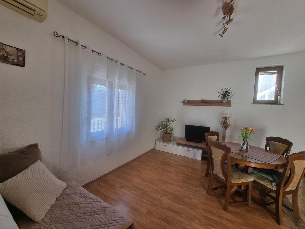 Apartment Niko 塞尼 外观 照片